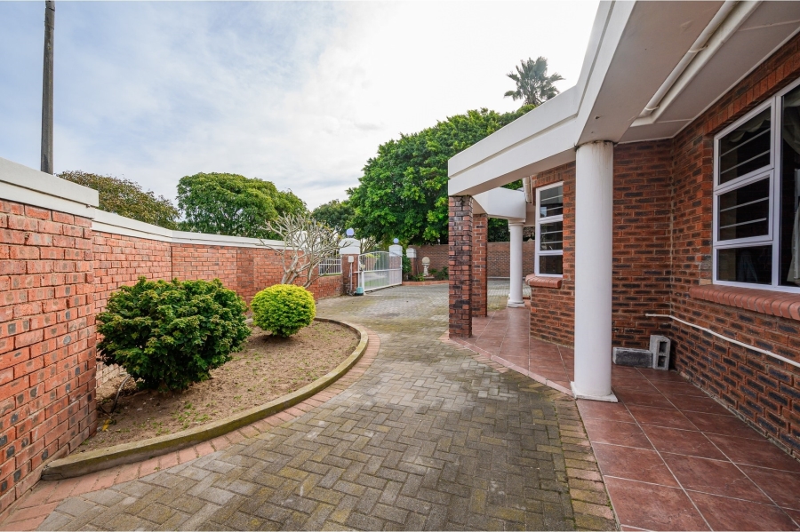 5 Bedroom Property for Sale in Summerstrand Eastern Cape